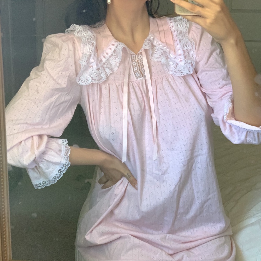 Baby pink vintage nightgown 🎀